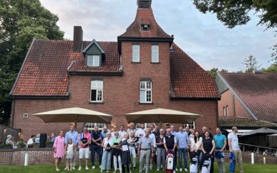 Birdie-Bälle, Gummiboot und üppige Preise für tolle Golfergebnisse „Gutshof Pro Preis“ – ein Turnier der Höhenflüge