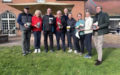 Lockeres Einspielen zum Auftakt in die Golfsaison Highlight zur Premiere: Ein „Eagle“ an der 15