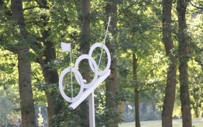 Kunst auf dem Platz: Golfclub weiht Skulptur ein Regionaler Künstler Eckhart Oesten schuf Werk aus Edelstahl